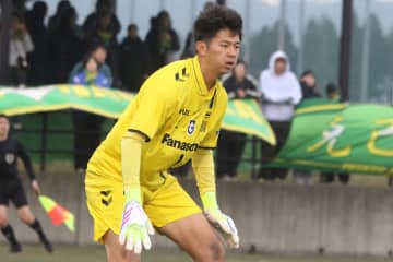 17歳でプロ契約…194cmの世代NO1守護神　魅了する技術＆センス、日本代表の明るい未来