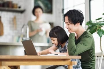 ディズニープラスが値上げ、既存利用者は5月から。他の動画配信サービスの月額料金は？
