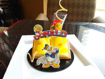 ドナルドダックが主役！ディズニーアンバサダーホテルのスペシャルケーキ＆ドリンク