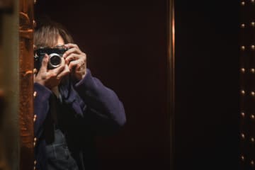 THE ALFEE50周年ツアーで撮り下ろした坂崎幸之助さん書写真展「Journeyman in the 50th Year」