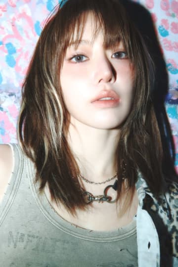 LE SSERAFIM、日本4thシングル「DIFFERENT」OFFBEAT CLOVEバージョンのソロコンセプトフォト公開