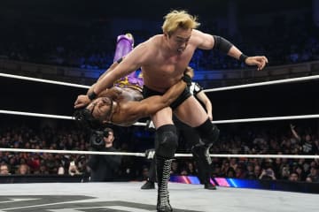 【ＡＥＷ】オカダ・カズチカが手負いのケビン・ナイトに完勝　試合後もレインメーカー連発で暴行