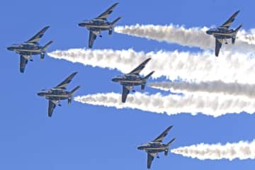ブルーインパルスが滋賀・彦根市開催の国スポで展示飛行！10月8日 閉会式で