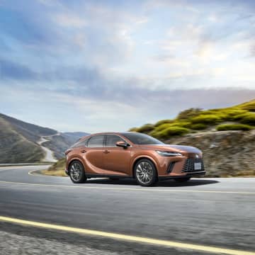 高級SUVの頂点へ！レクサスRXの2025年モデル、改良ポイントを総まとめ