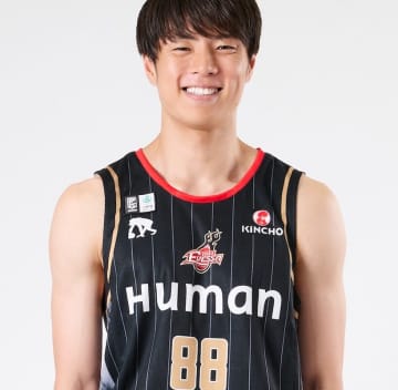 オリックス、5月22日のロッテ戦で大阪エヴェッサの牧隼利が特別始球式「バスケコートに立つよりもマウンドに上がる方が緊張」