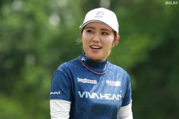 両手にたくさんの「友情ブレスレット」を付けた古江彩佳　励ましの言葉を力に変えて本戦に挑む