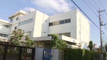 【最新】授業中の小学校に男2人侵入し教師ら5人に暴行…現行犯逮捕　児童の30代母親が呼んだか…トラブル面談後再び学校に　東京・立川市