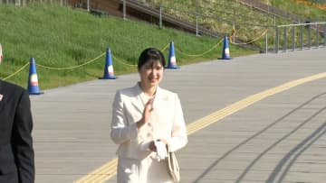 【速報】愛子さまが万博のシンボル「大屋根リング」視察　来場者の歓声に笑顔で手を振られる姿も