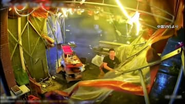 【衝撃】中国で突風被害相次ぐ　砂漠で砂嵐・飲食店でテント吹き飛び客にあわや直撃…ワゴン飛ばされそうになるほどの強風も
