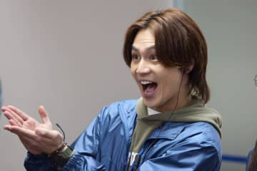 “ニセ部長”須永（新納慎也）の嘘に人事部は大パニック！人見（松田元太）が社長を巻き込み大事件に！？＜『人事の人見』第4話完全版＞