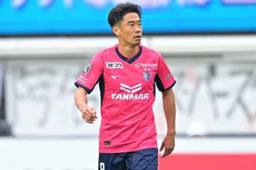 「トムの隣はあかんて。。。」セレッソ香川真司が世界的名優とのコラボビジュアルに反応！「世界のシンジカガワ！」「負けてないですよ！」など反響！