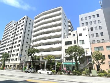 門前仲町サマリヤマンション 2階｜「門前仲町」駅徒歩4分。下町風情が溢れる街、生活利便性の高い住環境。1階にスーパーあり。サンルーム付きの角部屋2SLDK