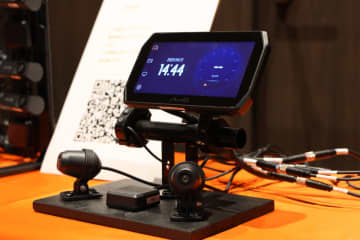 1年半の保証付きで税別6万4000円　コスパ抜群のMioバイク用スマートモニター付き高性能ドライブレコーダー