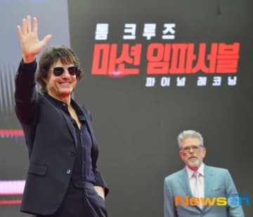【PHOTO】トム・クルーズ＆クリストファー・マッカリー監督ら、映画「ミッション : インポッシブル」レッドカーペットに登場