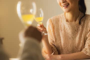 年金18万円でもブランド品と高級外食を手放せず、贅沢の自覚なし…老後破綻が目前に迫った夫婦の「危うい金銭感覚」