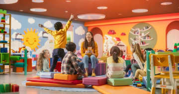 「筑波大附属小も、慶應幼稚舎も？」バイリンガル保育園から小受名門幼稚園に転園した「自身は旧帝大工学部卒」ワーママの後悔