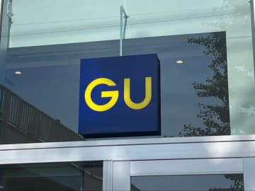 GUの「高見え撥水パーカ」が優秀すぎて即買いレベル！着てみてわかった“使える”ワケ【正直レビュー】