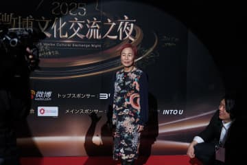 恐⻯ショー、ちいかわ…トリは浜崎あゆみ！豪華⼀夜の「2025 微博（ウェイボー）⽂化交流ナイト」をレポート。