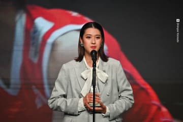 最優秀新人賞とベストアウトサイドヒッターを受賞した佐藤淑乃「常に成長を求めてプレーができました」
