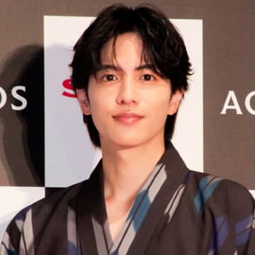 志尊淳、共演者と和気あいあい！『恋は闇』オフSHOTにファンほっこり「癒しをありがとう︎」「かっこよすぎる」