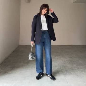 黒スニーカーできれいめ通勤コーデに♪ おしゃれな着こなし方のポイントを解説【レディース】