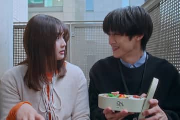 『低体温男子になつかれました。』 第2話、二人きりの残業でいきなりの急接近
