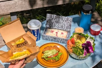 梅田駅前でピクニック「テイクアウト４選」ＧＷの混雑避けて快適に