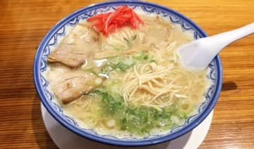 【韓流】かしわおにぎりを麺つゆにひたす!?Netflix『隣の国のグルメイト』歌手ソン・シギョンが感動した博多うどんの流儀と、松重豊がとった意外な行動
