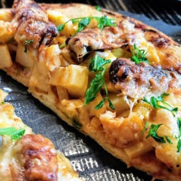 香ばしい風味！旨味たっぷりカルシウム補給ピザ！たけのことサーディン！