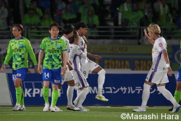 WBを経て｢シャドーの位置｣に戻ってきた若武者が｢両面｣で貢献、｢次は戦うだけでは勝てない｣広島スキッベ監督の言葉と｢見据える｣もの