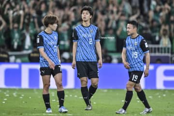 川崎フロンターレ準優勝とACLEの｢大問題｣(3)Jリーグ勢に不利な｢完全アウェーの大会｣、川崎が手にした｢9億円超｣の賞金と失われた｢公平性｣、難しい｢優勝｣