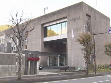 事故後はすぐに通報…車で飲料の訪問販売に来た67歳女性が気付かず衝突 98歳女性が自宅敷地内ではねられ死亡