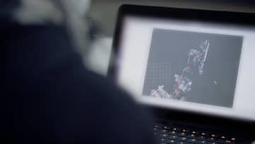 アイ・ロボティクスが新技術開発、屋内外でcm単位のドローン制御、リアルタイムでデジタルツイン生成