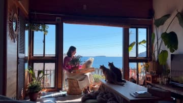 海の見える家で6匹の猫と暮らす―熱海移住で実現した、自然と調和した暮らし【地方移住者ストーリーvol.7（静岡県熱海市）】