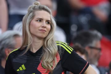 「非常に困難な決断」世界最高峰GKの24歳・妻が“プロスポーツ界”からの引退を表明。その理由は？