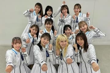 チアの中で1人だけ“異変”？　降臨した有名人にファン爆笑「全部持ってったwwwww」