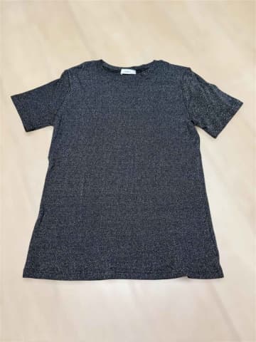 シンプルで着回しやすい！【しまむら】キラッと存在感あり☆「ラメTシャツ」