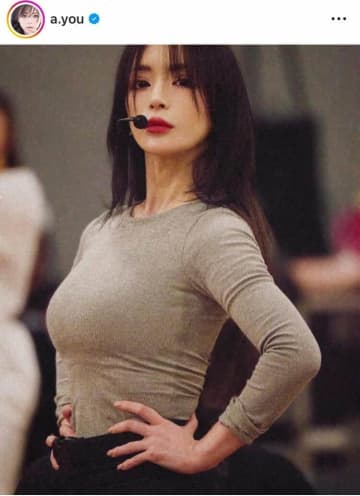 浜崎あゆみ「One＆OnlyなSHOWを」　打ち合わせ中の美しい横顔にドキっ...「真剣な眼差しが素敵」