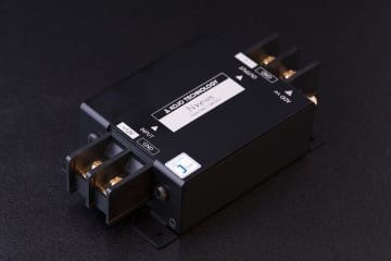 光城精工、カーオーディオ用電源フィルタ＆仮想アース「Nve-05」の“ジョンがる隊長モデル”。30台限定販売