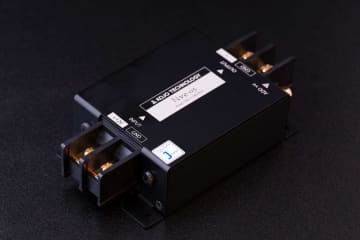 光城精工、仮想アース搭載車載電源フィルターに限定モデル。バスケコート4面以上の導体表面積