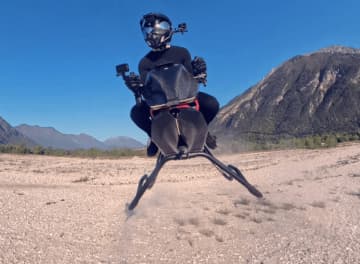 未来的なデザインの空飛ぶバイク「Volonaut Airbike」