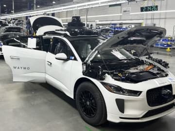 米Waymo、自動運転タクシー本格量産　「工場出荷から30分で賃走開始」