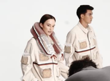 パンを着るだと！?  ニュージーランド発の謎のトラベルウェア「BreadyWear」