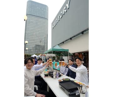 サントリー屋上ビアガーデン 「ビーフグリルBBQ」など充実のコース料理