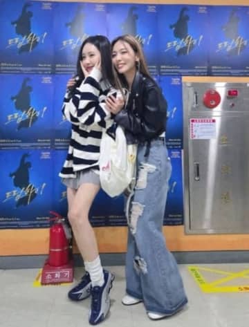 元Wonder Girls ソンミ、ソネのミュージカル公演を観覧…変わらぬ友情をアピール