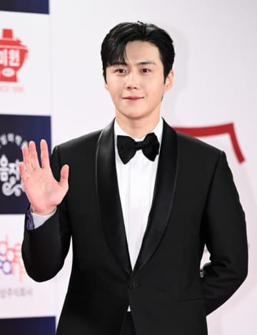福士蒼汰と共演の俳優キム・ソンホ、誕生日に児童支援のため5000万ウォンを寄付！継続的な善行
