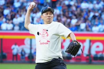 宮迫博之、ド軍戦で“人生初”始球式　振りかぶりワンバン投球…「宮迫ですッ！」も披露