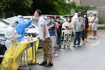 中国が新型コロナの発生源は米国と改めて主張、武漢研究所から流出説に対抗