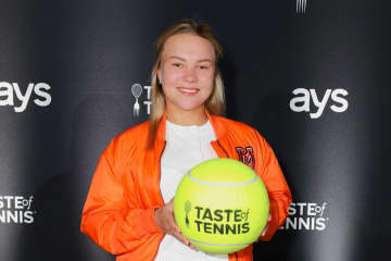 ロシアテニス界期待の21歳シュナイダー、元世界１位サフィーナとの師弟関係をわずか１カ月で解消「彼女はバルセロナの自宅に帰った」＜SMASH＞