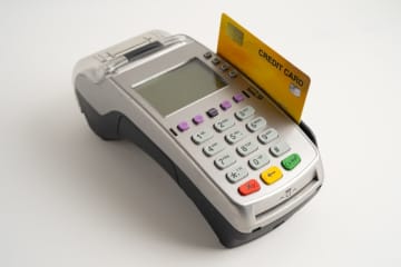 クレジットカードのキャッシング機能を「1万円」使いました。すぐに返したのですが「借り入れ」の記録は残りますか？